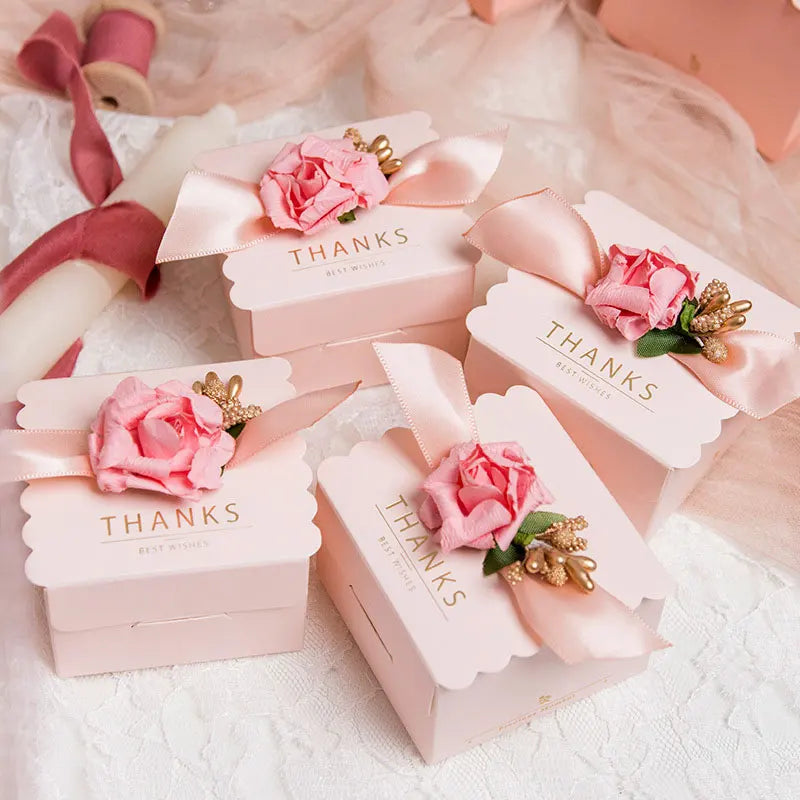 Scatola porta caramelle con fiori, quadrata, rosa, nastro, sacchetto di carta, 5 pezzi.