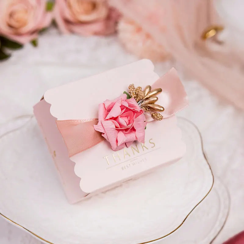 Scatola porta caramelle con fiori, quadrata, rosa, nastro, sacchetto di carta, 5 pezzi.