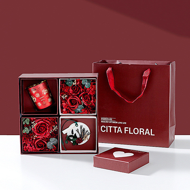 Kerzen-Geschenkbox mit duftendem Blumendesign