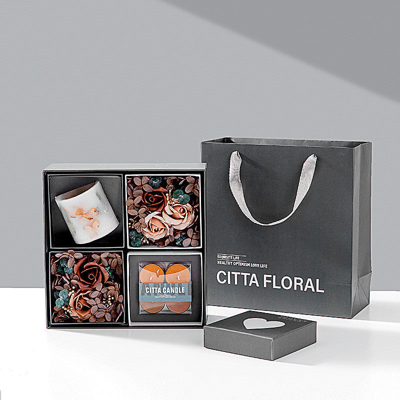 Kerzen-Geschenkbox mit duftendem Blumendesign