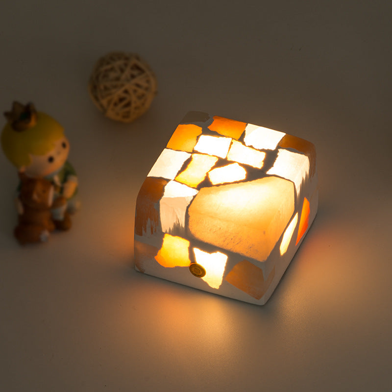 Piccola luce notturna in gesso e minerale di zucchero, ragazza dei sogni a forma di cuore