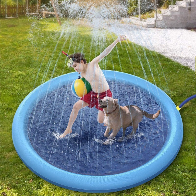 Tappetino antiscivolo per bambini e cani, ideale per piscine estive all'aperto.