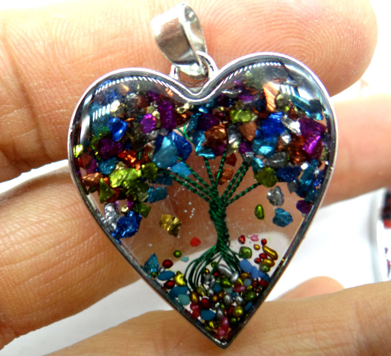 Bordo in pietra frantumata di cristallo naturale a forma di cuore