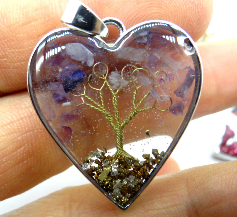 Bordo in pietra frantumata di cristallo naturale a forma di cuore