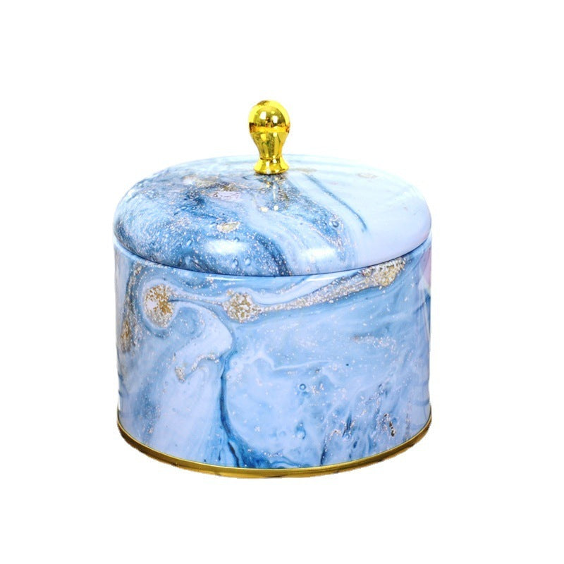 Splendidi contenitori rotondi in latta dal design accattivante.