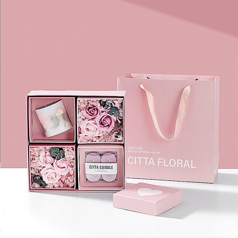 Kerzen-Geschenkbox mit duftendem Blumendesign