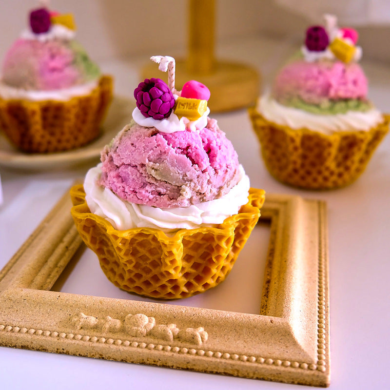 Cupcake con candele e crema per dessert