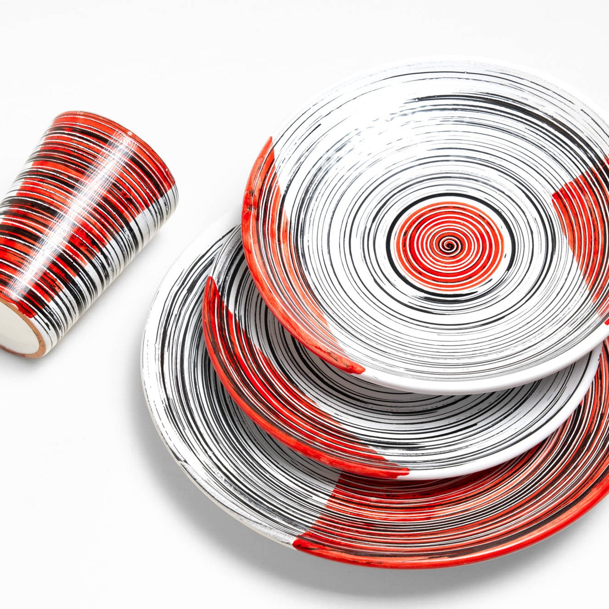 Tris Piatti Ipnosi Rossa Istintismo con Bicchiere