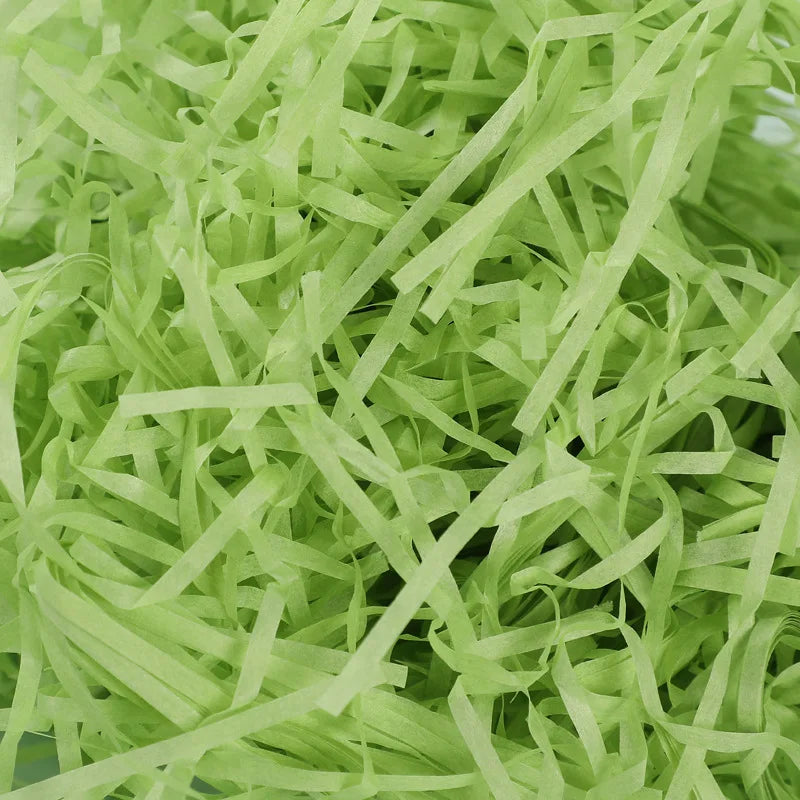 Riempimento per scatole regalo di caramelle in carta crespa triturata color rafia.