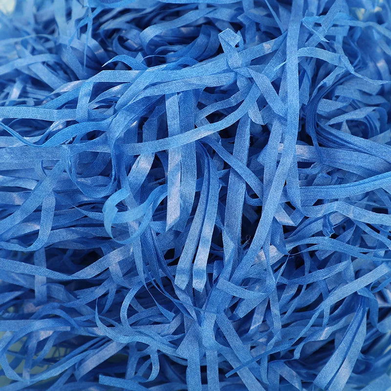 Riempimento per scatole regalo di caramelle in carta crespa triturata color rafia.