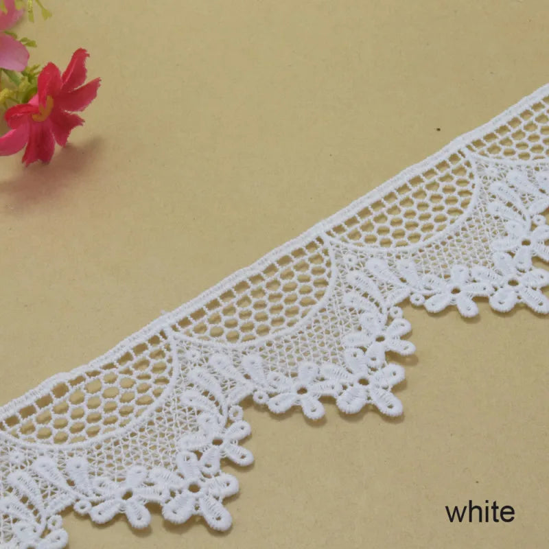 Nastro in pizzo francese ricamato in poliestere bianco, larghezza 5,9 cm