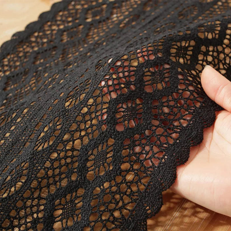 Runner da tavolo in pizzo all'uncinetto, tessuto misto cotone con nappa.