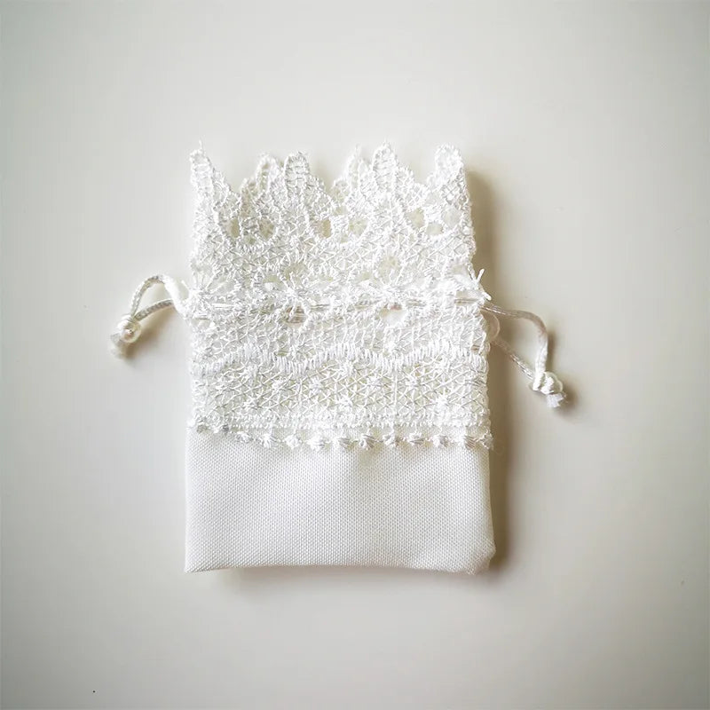Sacchetto regalo per caramelle con ricami in pizzo bianco e coulisse, 10 pezzi.