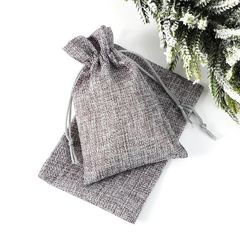 Sacchetti portaoggetti in juta multicolore con coulisse.