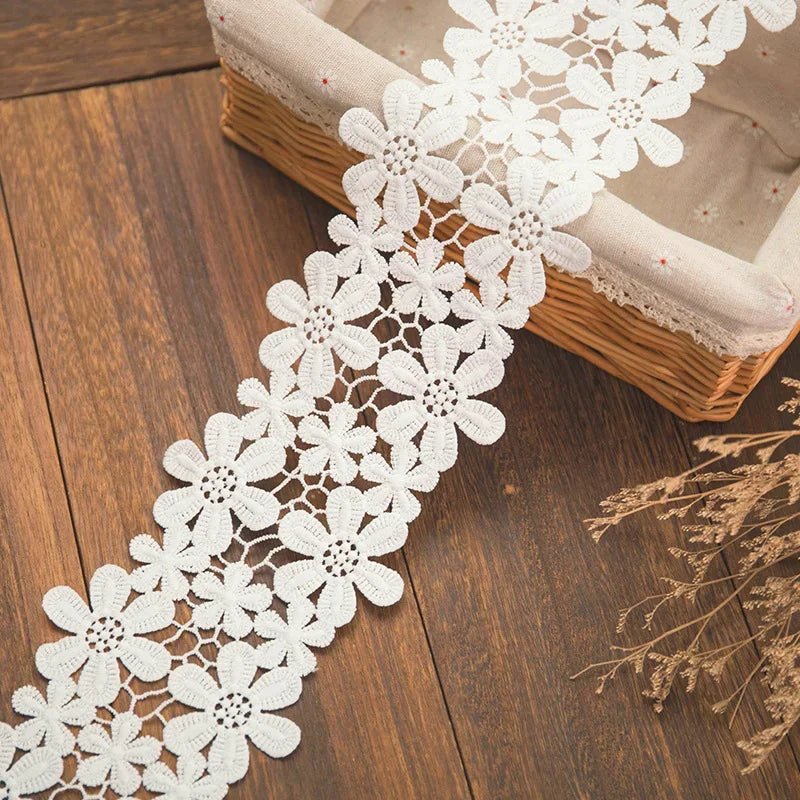 Nastro di pizzo ricamato in cotone con pizzo squisito