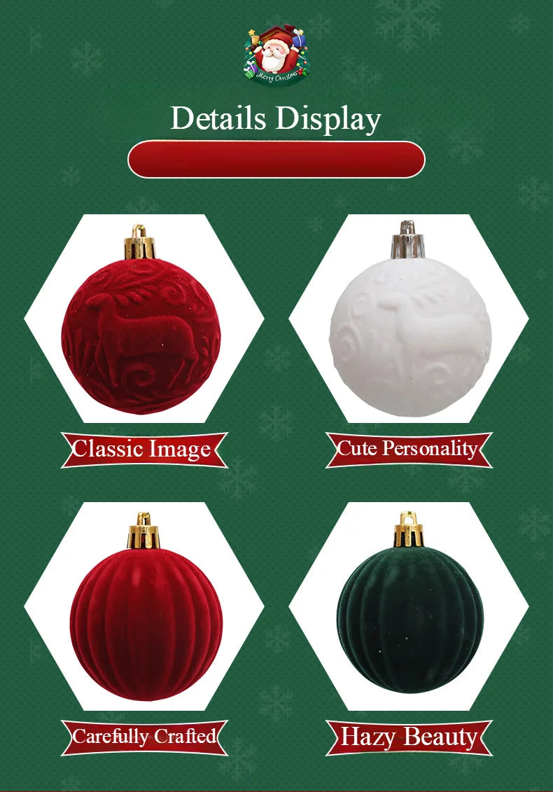 Decorazioni natalizie con palline rosso vino e albero di Natale bianco e verde scuro.