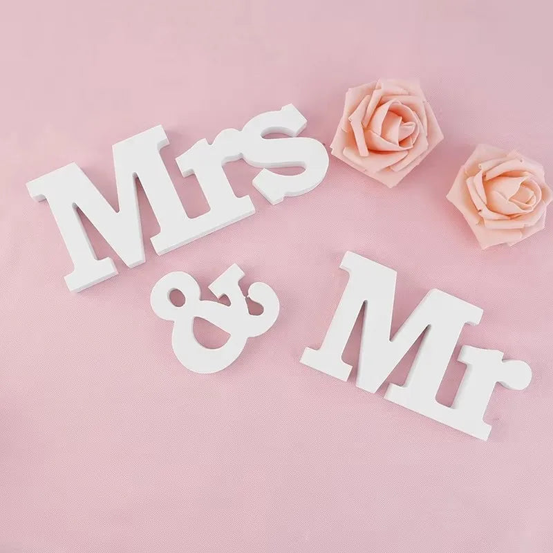 Mr &amp; Mrs Decor NEUE Hochzeitsdekorationen, Holzfarbe, weißes Hochzeitsschild.