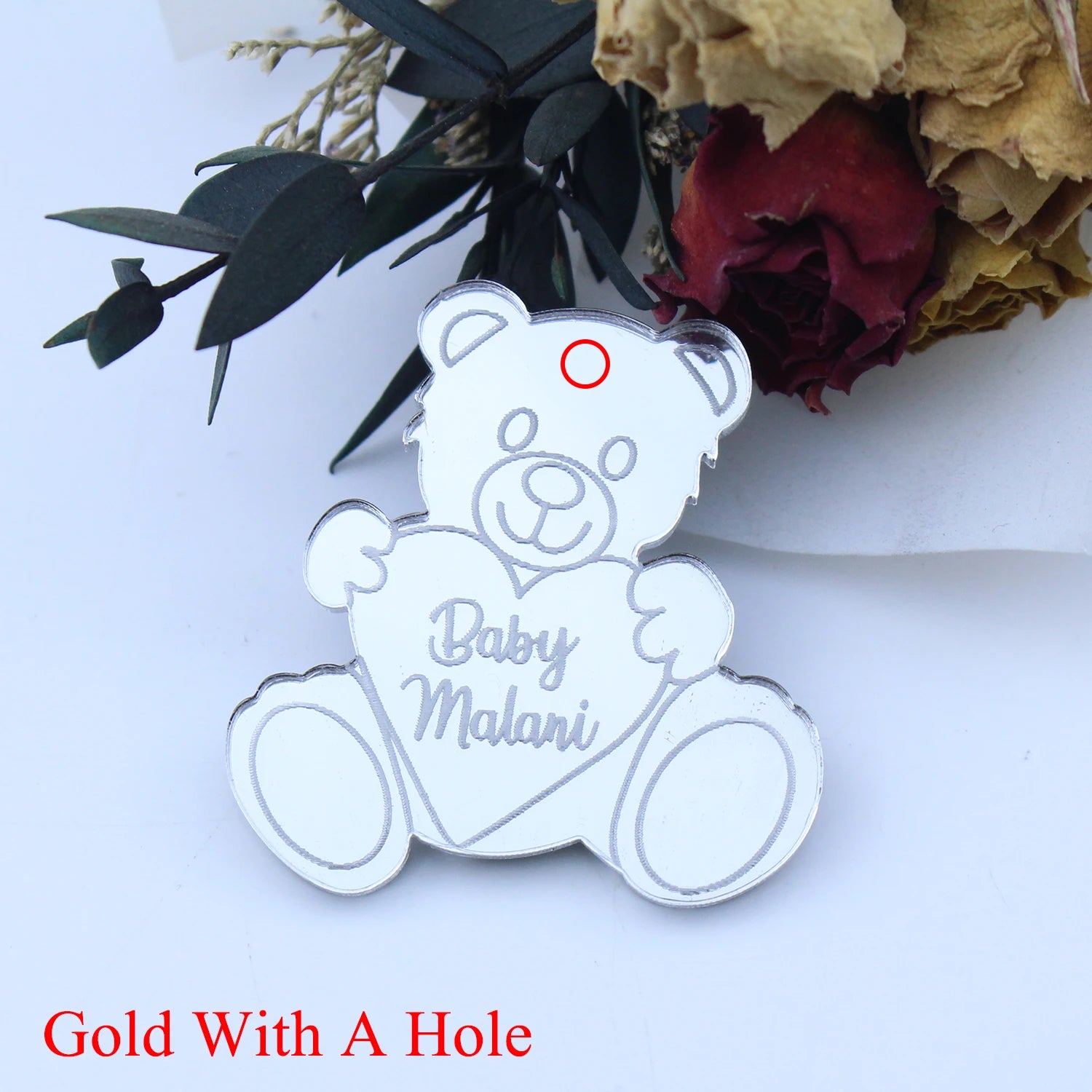 Personalisierte, gravierte Teddybär-Anhänger in Gold.