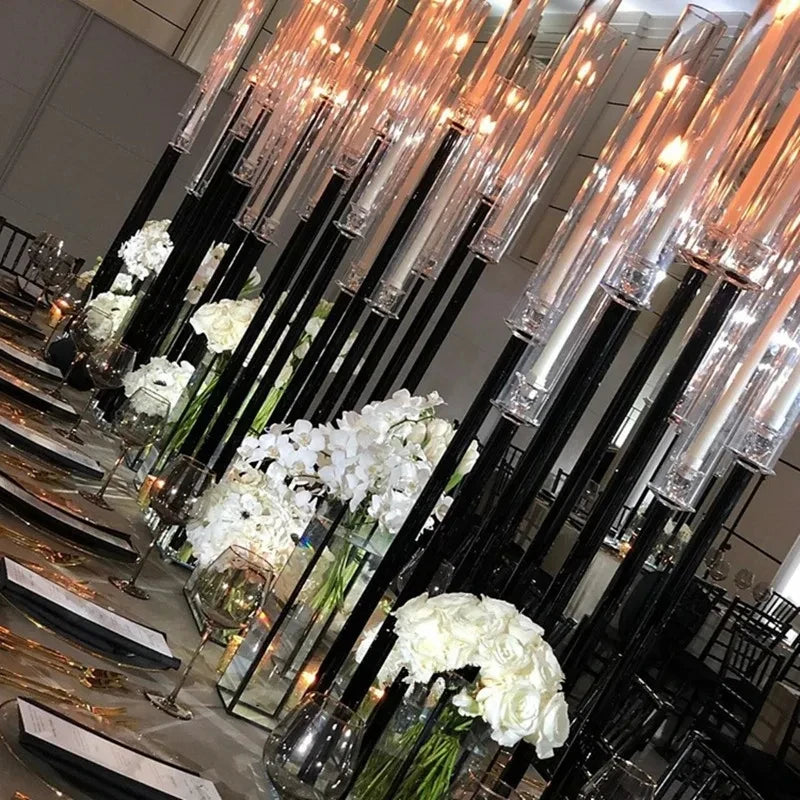 Centrotavola per matrimonio con candelabri a 9 teste, neri.