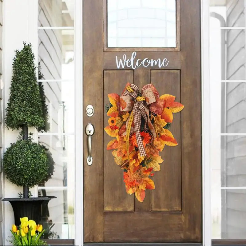 Decorazioni per la porta d'ingresso: ghirlanda autunnale con zucche.
