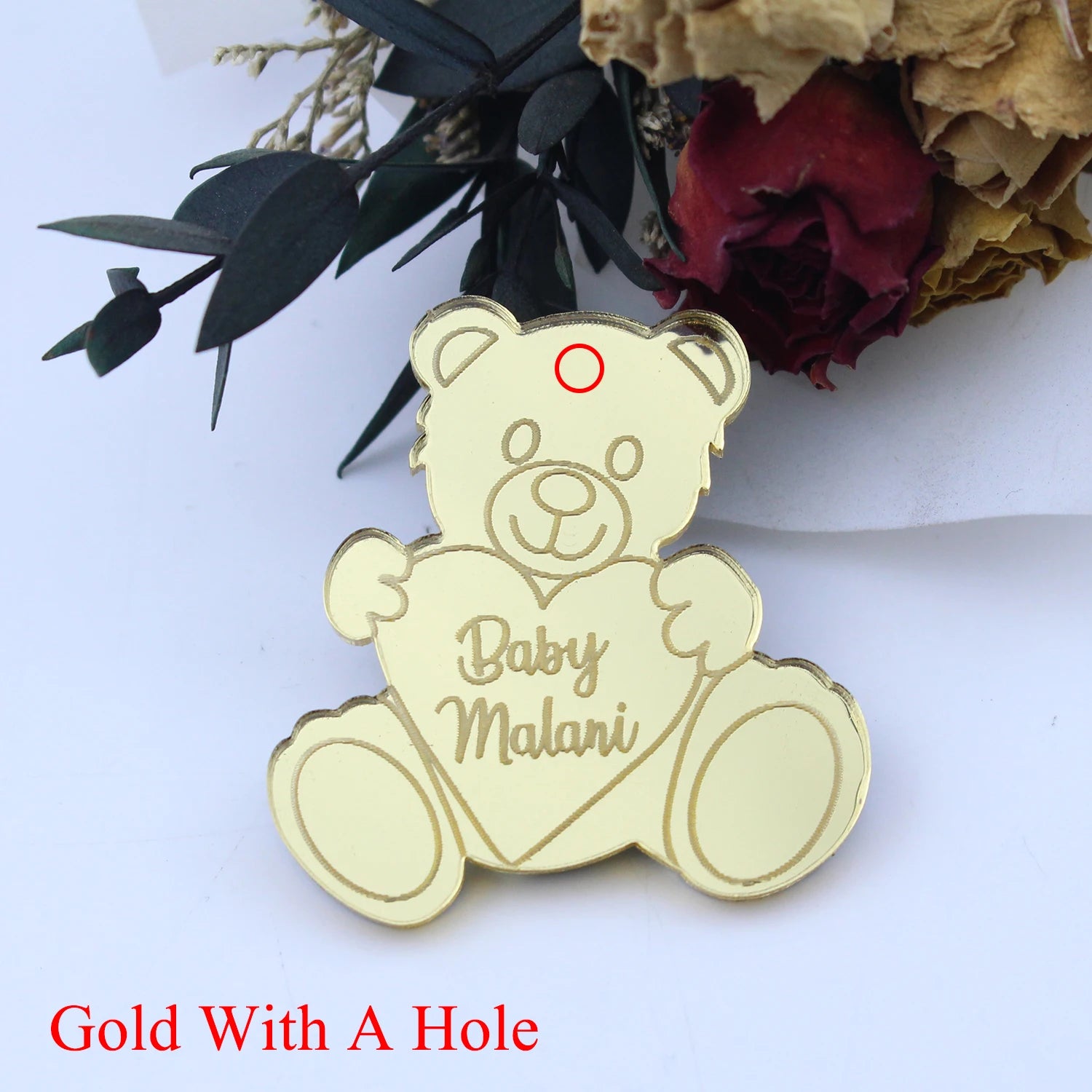 Personalisierte, gravierte Teddybär-Anhänger in Gold.