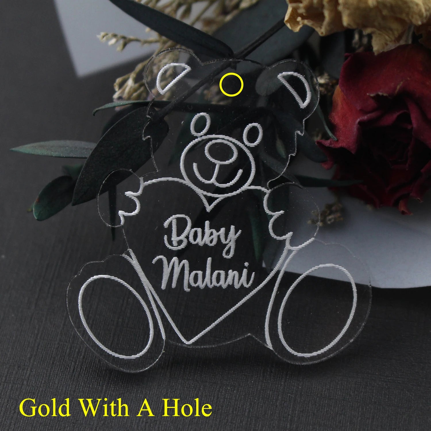 Personalisierte, gravierte Teddybär-Anhänger in Gold.