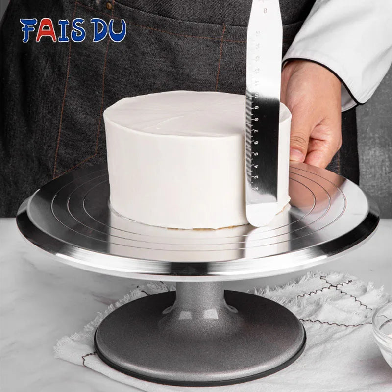 Piatto girevole in acciaio inossidabile: ideale per la creazione di candele o decorazioni di torte.
