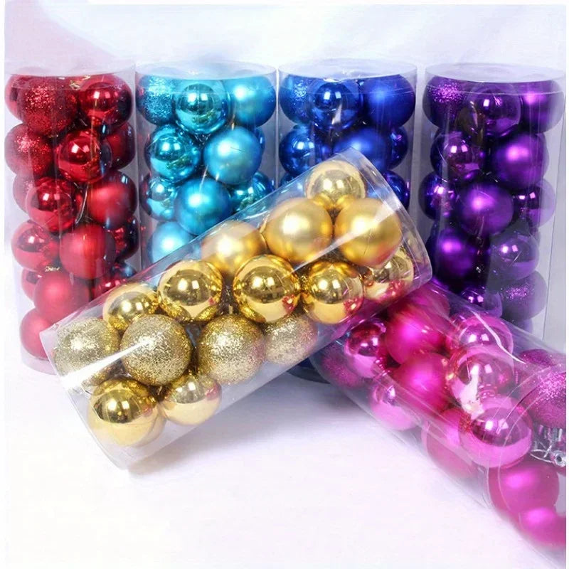 Palle di Natale festive da appendere all'albero.