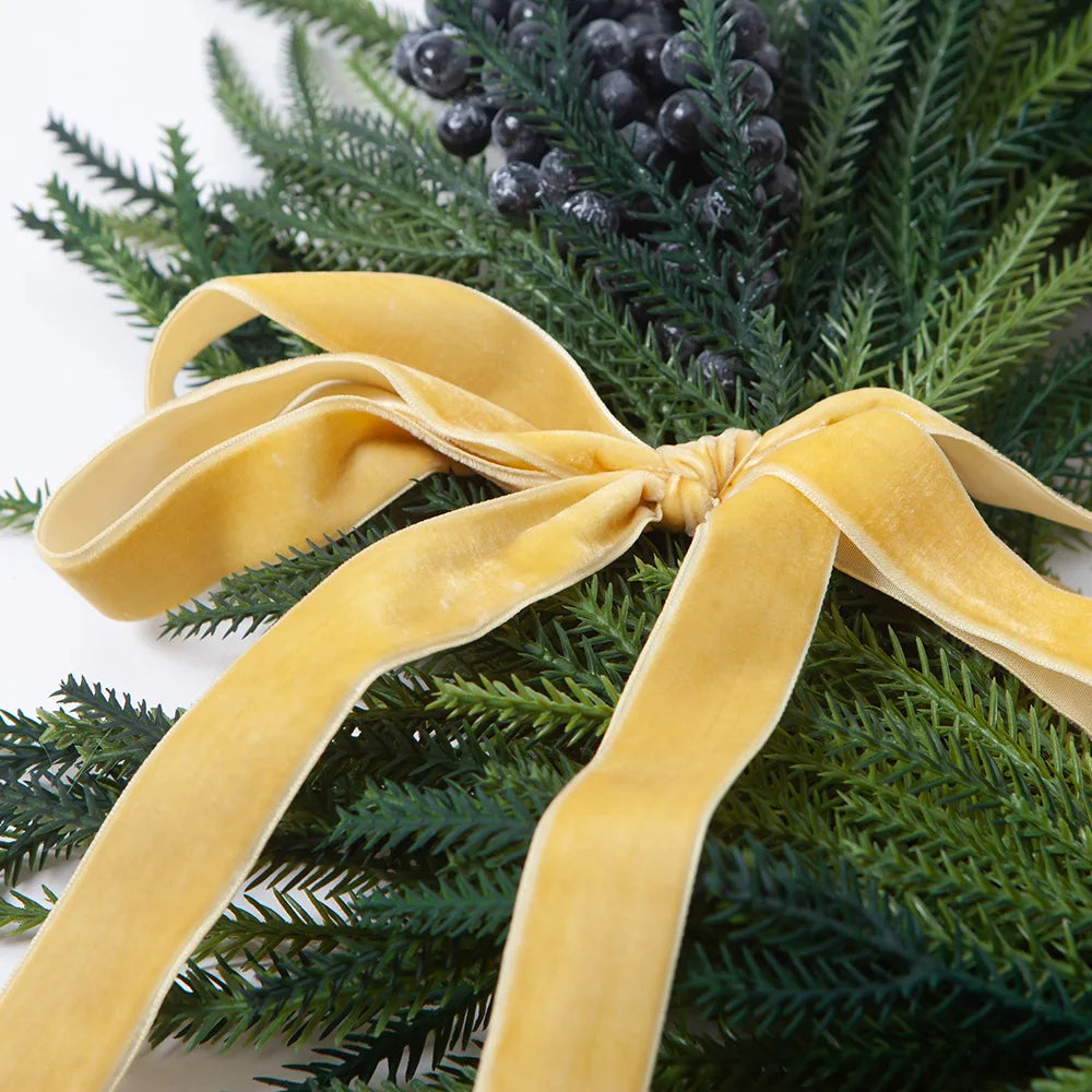 Ghirlanda natalizia di bacche rosse per porta d'ingresso esterna, fatta a mano.