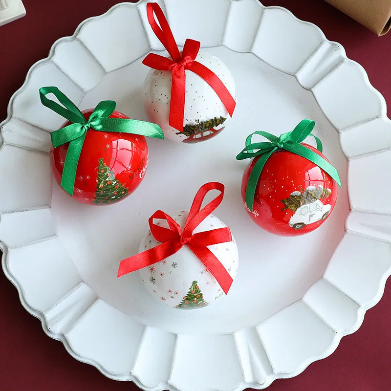 Ciondolo decorativo con palline di Natale per l'albero di Natale festivo.