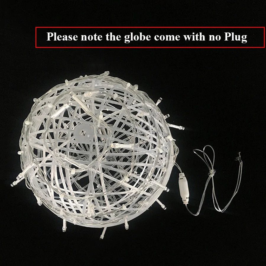 Luci di Natale a LED con sfere in rattan da esterno, 20 cm e 30 cm.