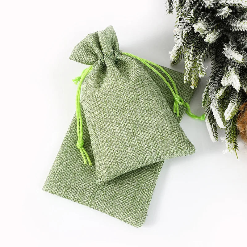 Sacchetti portaoggetti in juta multicolore con coulisse.