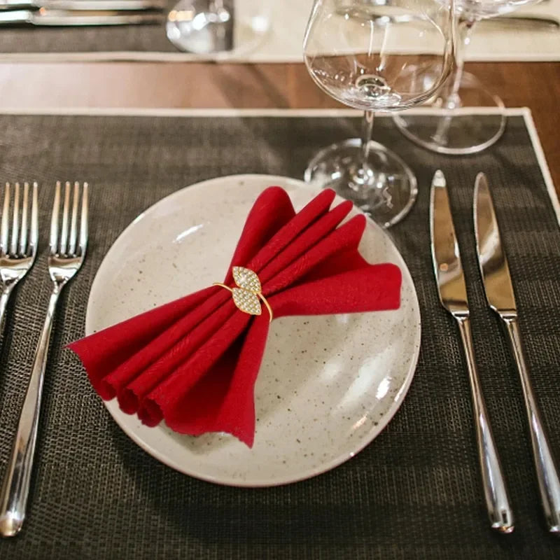 Anelli per tovaglioli con foglie, eleganti decorazioni da tavola in foglia d'oro.