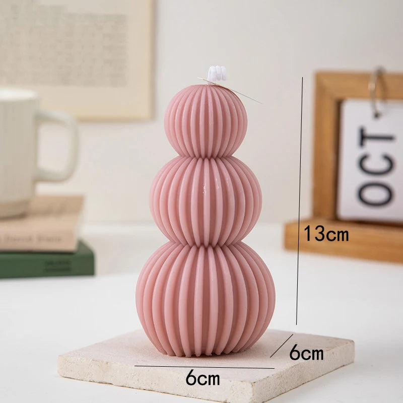 Candela profumata con fragranza creativa a forma di palla di onde geometriche.