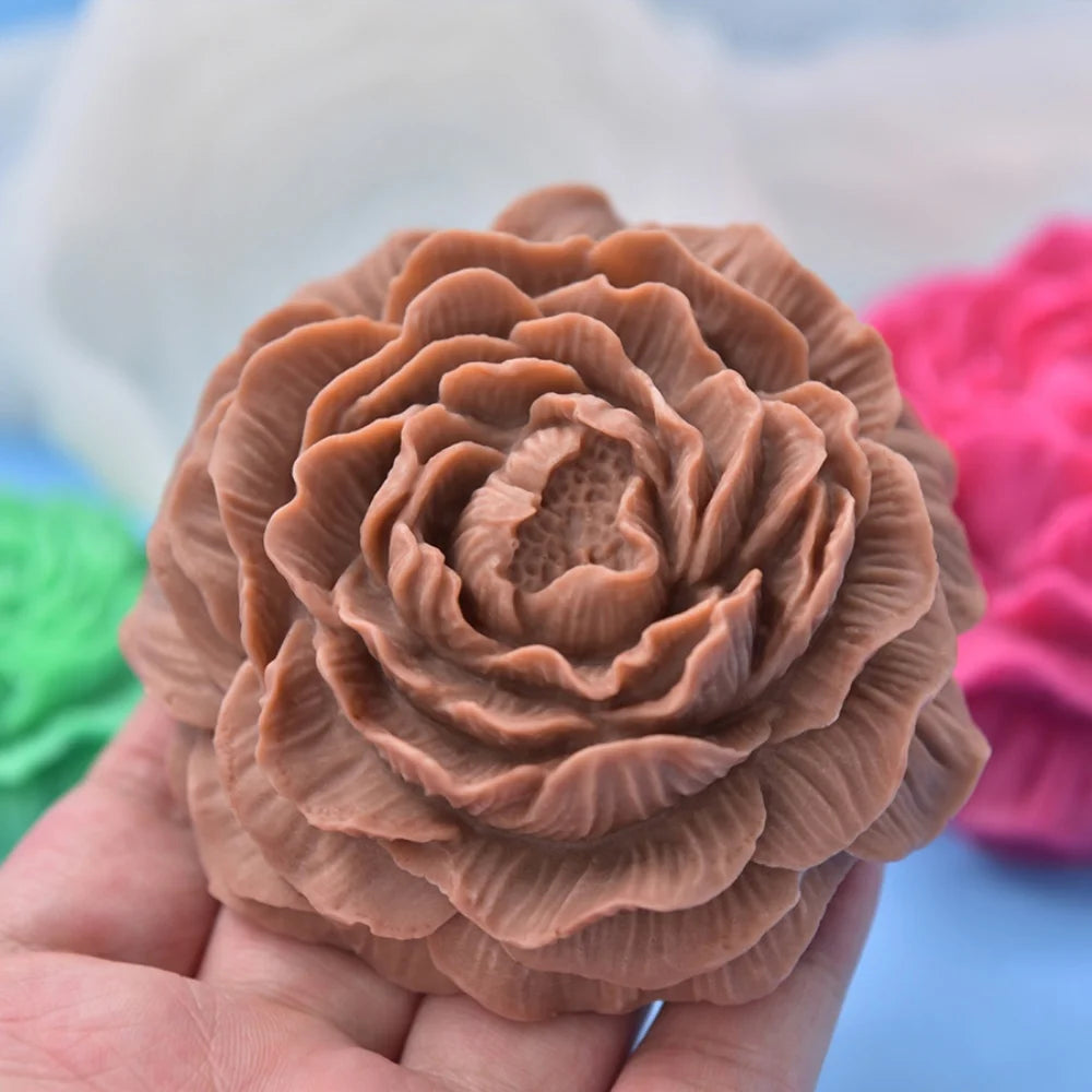 Stampo in silicone per candela a forma di peonia. Dimensioni: 9,6*4,5 cm.