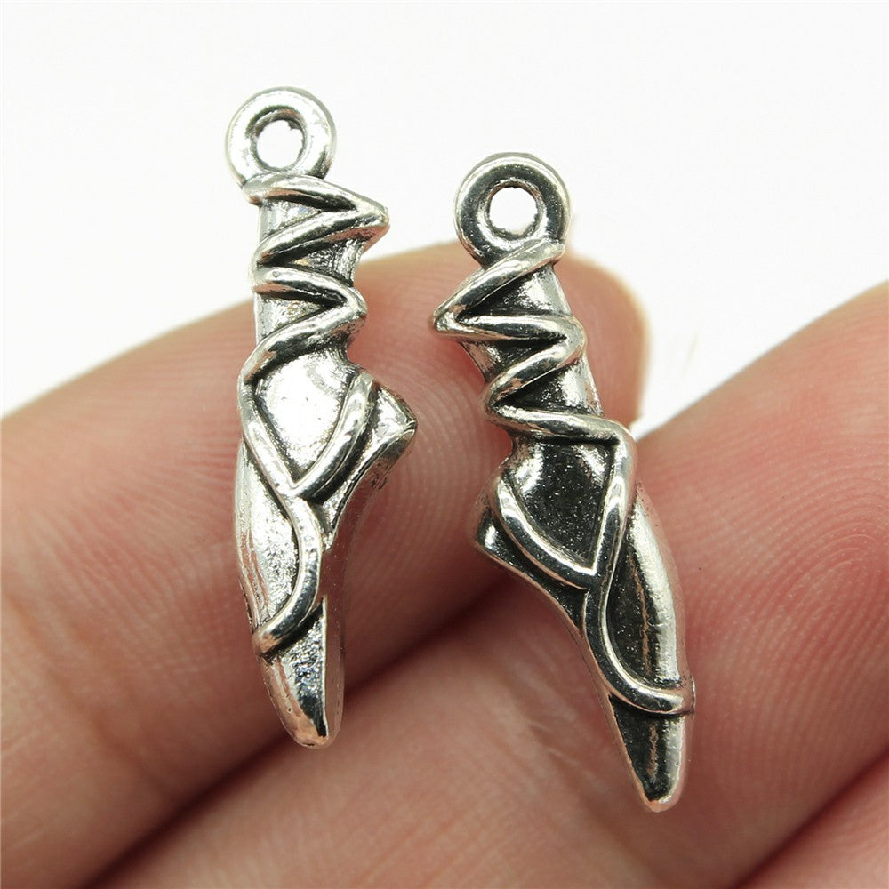 Ciondoli multicolore a forma di scarpe da ballerina, 23x6x4 mm, 1,4 g