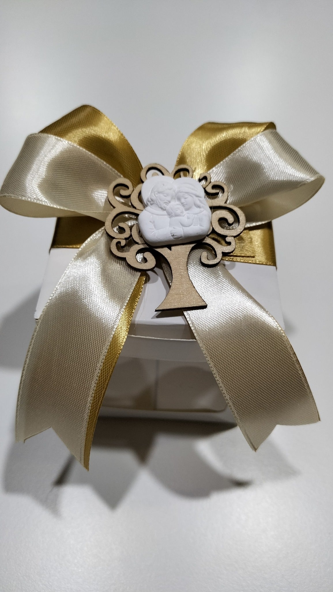 Flexiglass Box Sugar Confetti with Color Ribbon