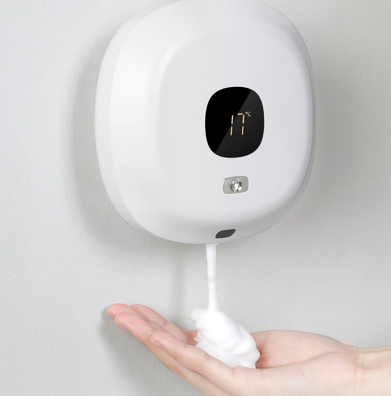 Dispenser di sapone da parete con sensore intelligente.