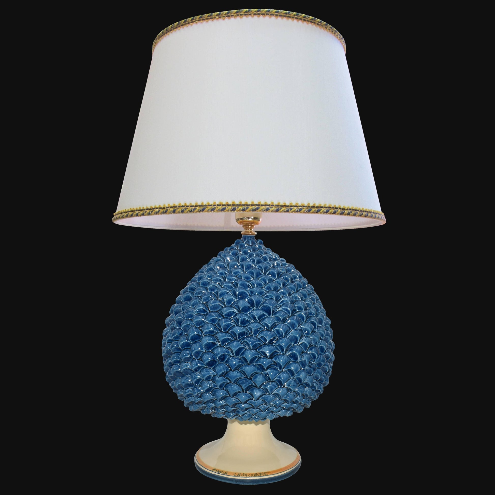 Pigna a Lume modellata interamente a mano - Ceramiche Sofia Di Caltagirone