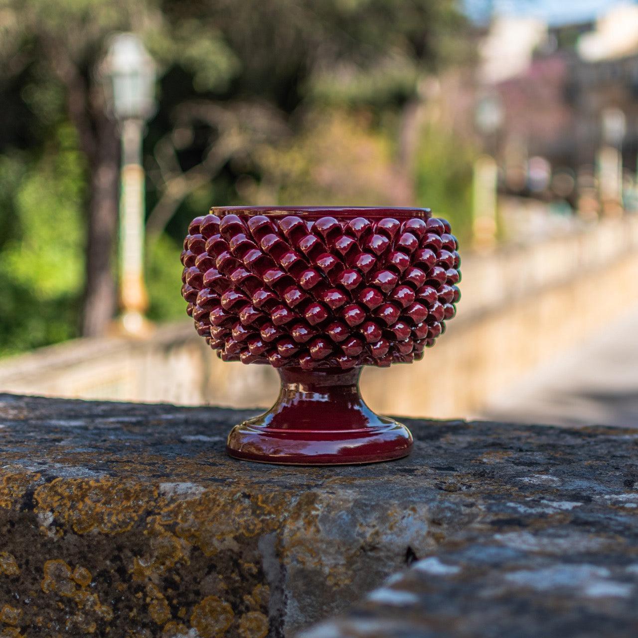 Vaso mezza pigna bordeaux in ceramica di Caltagirone